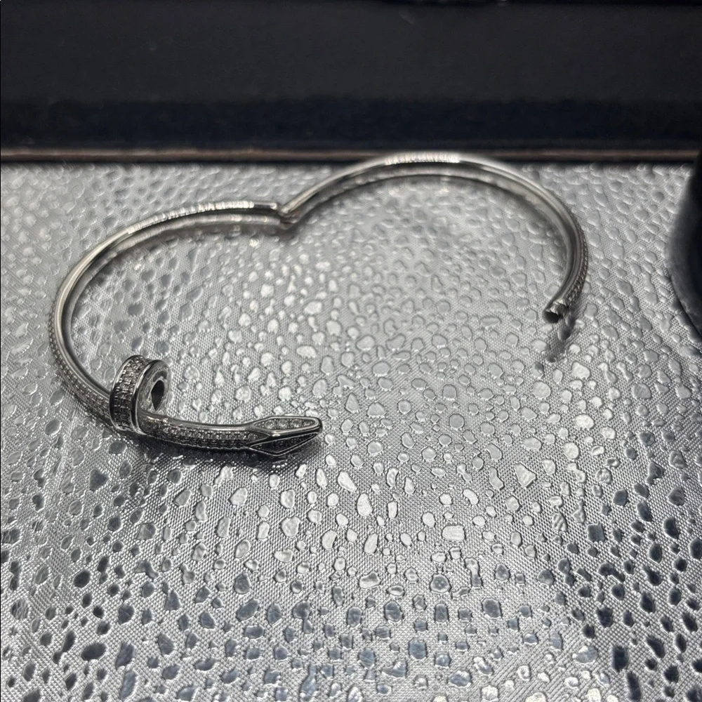 Elegant Silver Screw Bangle